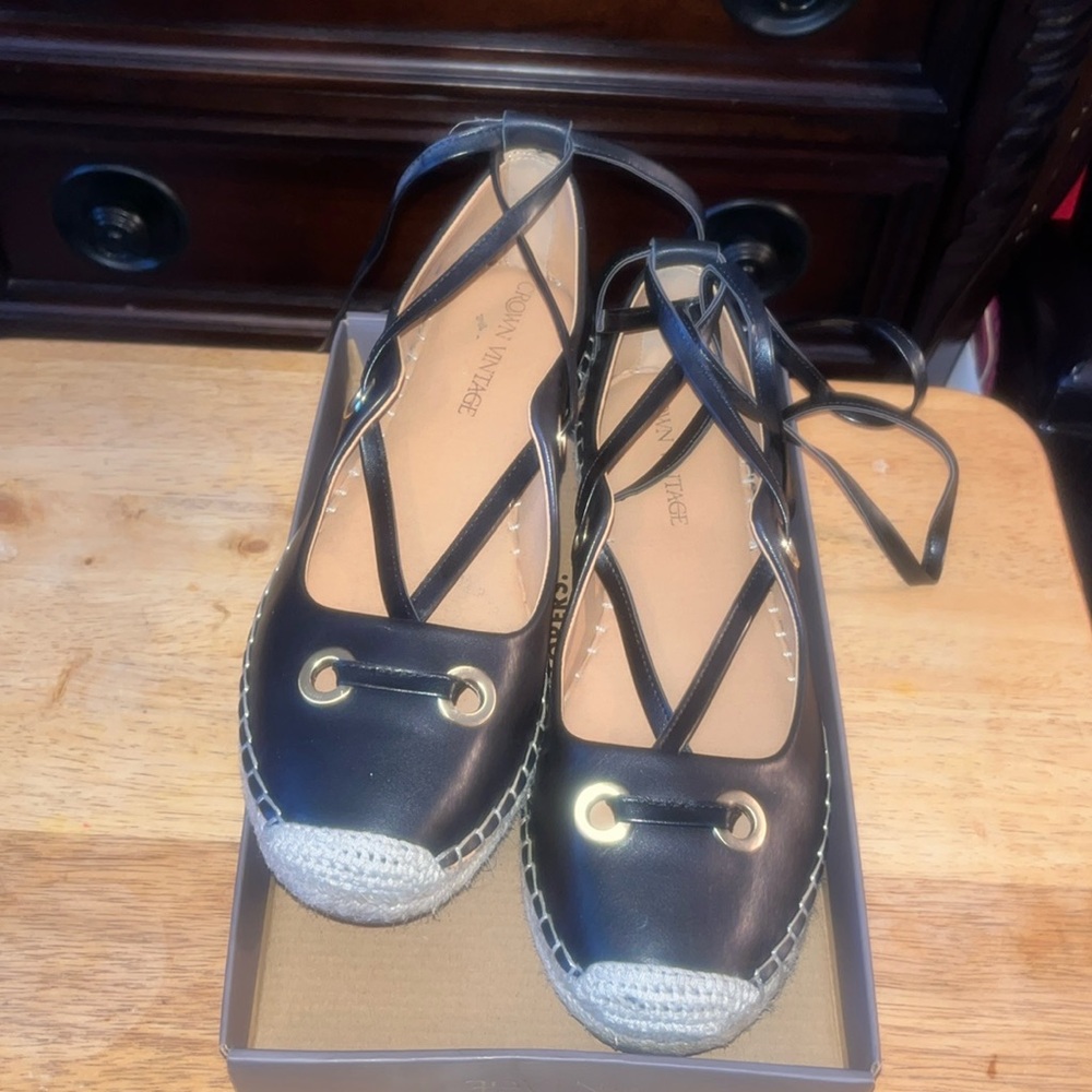 Crown Vintage black flats. Gold hardwear with leg string ups. Size 9